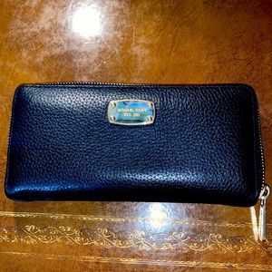 Like New Michael Kors Wallet